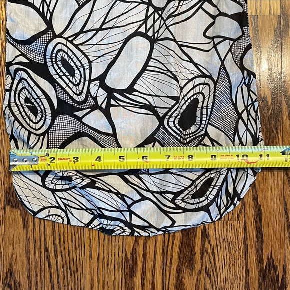 Light weight, white With black patterns, scarf - Picture 4 of 4